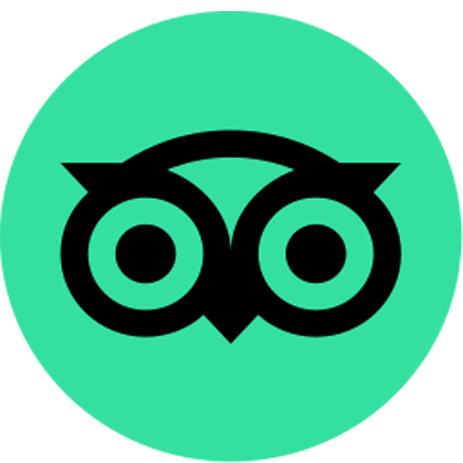 Paesaggio con montagna e lago